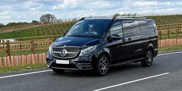 Luxury 4–8 seater minibus hire